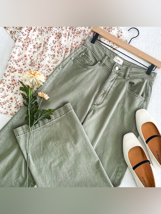 DL1961 sage greenwide leg jeans. - Picture 2 of 10